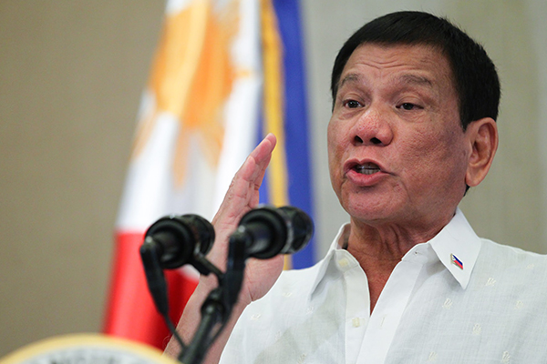 Duterte accuses LP of seeking to oust him