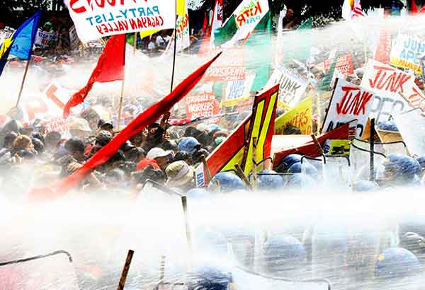 Katy Perry roars at anti-APEC rallyists