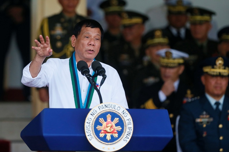 Duterte signs order creating panel to review 1987 Constitution