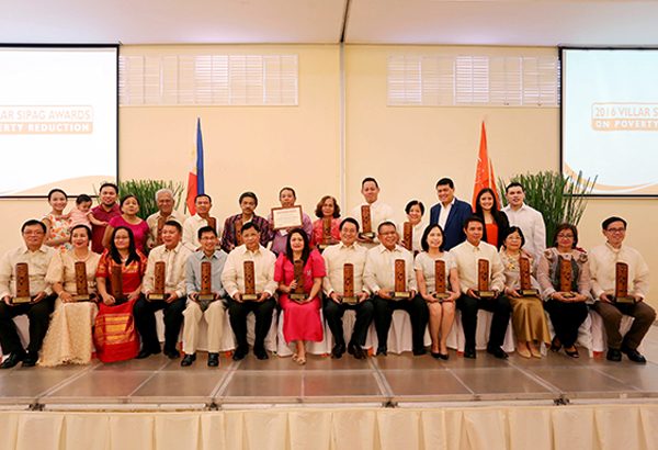 Villar SIPAG recognizes outstanding cooperatives