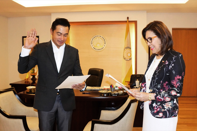 Cesar Montano sworn in as Tourism Promotions Board head