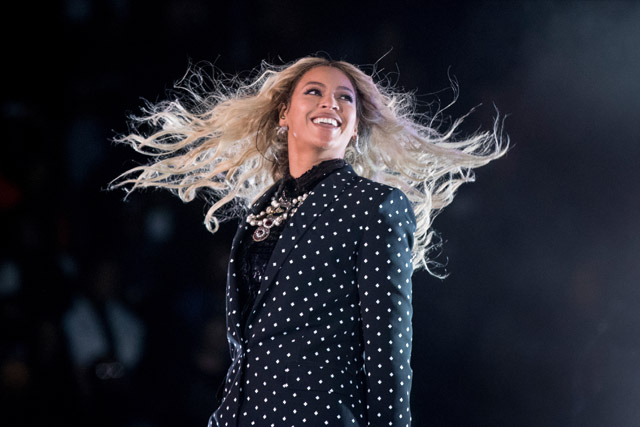 Beyonce announces she's pregnant with twins on Instagram