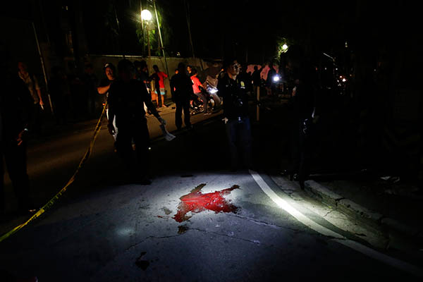 Duterte: Shoot CHR personnel if they obstruct justice