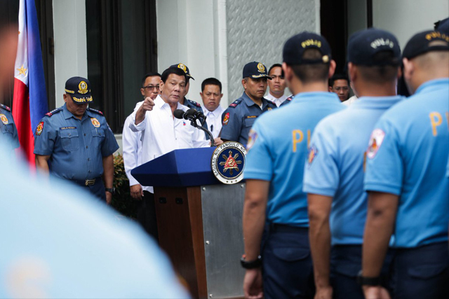 Duterte: Troops, cops need clearance to appear before CHR