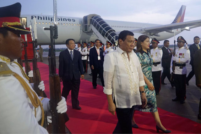 Duterte brings along Honeylet, Kitty to help cope with jetlag