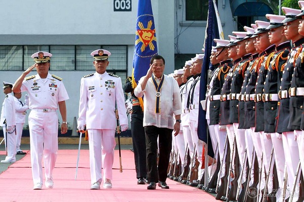 Duterte tells generals, soldiers: Wear Filipino