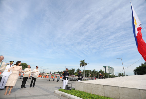 IN PHOTOS: With Duterte absent, VP Leni leads Independence Day rites