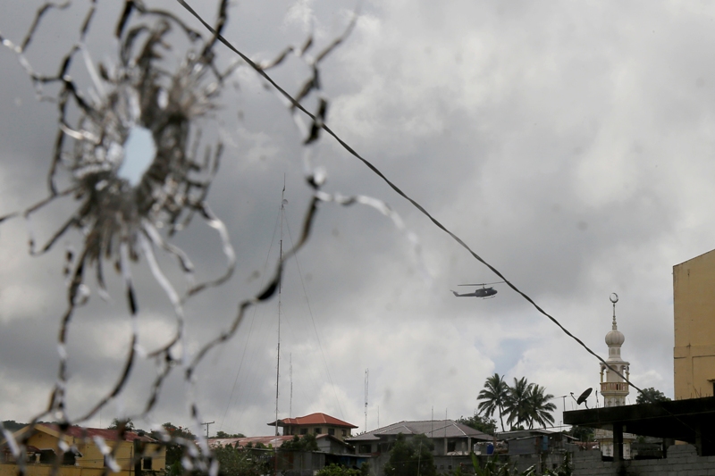  Military air strikes target high-rise Marawi snipers