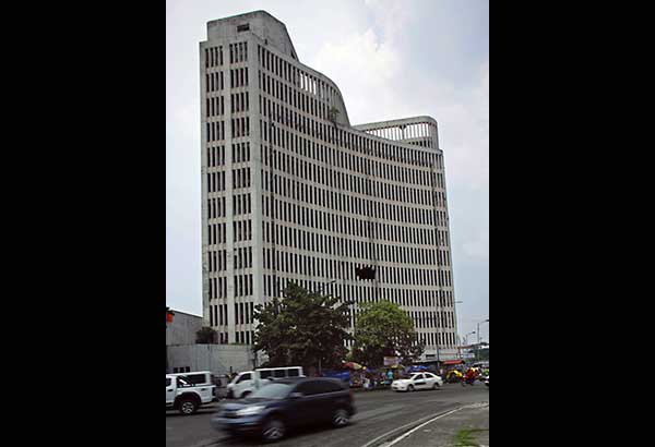 Old BIR building sends jitters across Port Area during quake