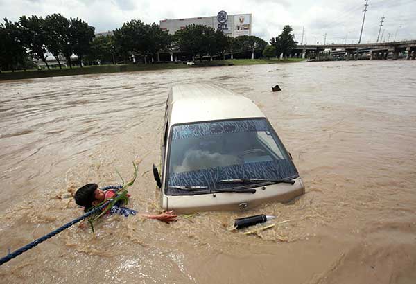 Isang exits after days of heavy rains