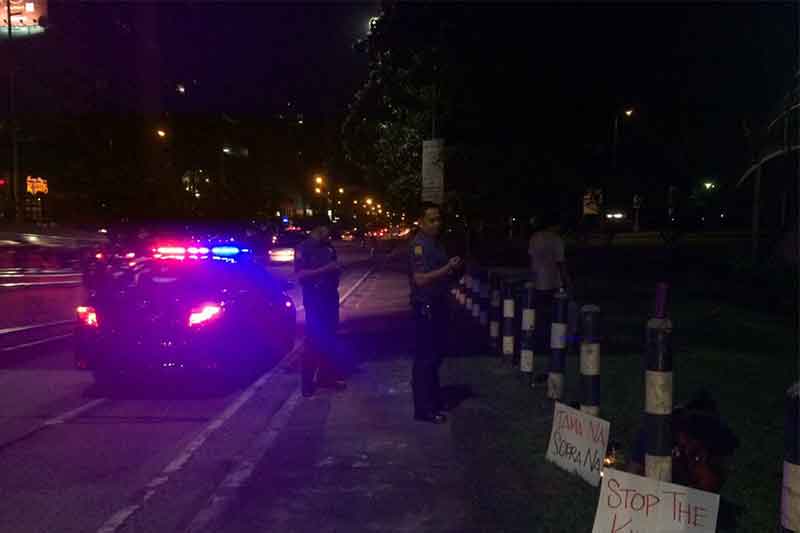 Police intimidate anti-EJK protesters at Ateneo