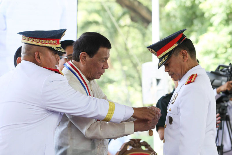 Duterte orders cops to kill 'idiots' violently resisting arrest