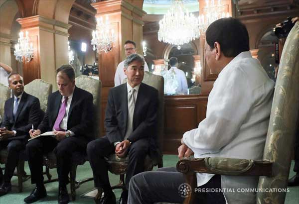 Duterte defends drug war in meeting with US envoy