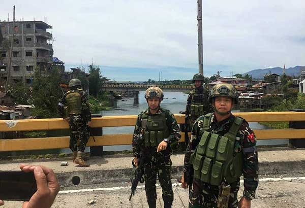 Generals cross Marawi bridges