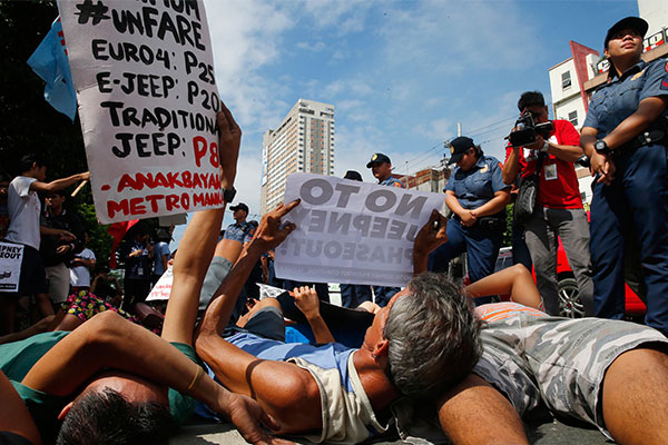 Jeepney phase-out to continue amid transport strike, Palace says