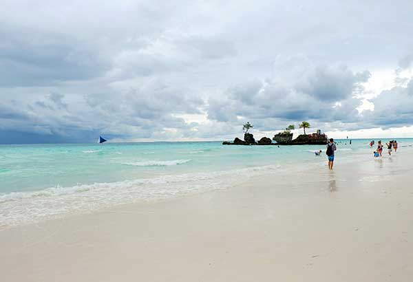 Boracay still worldâ��s best island â�� survey