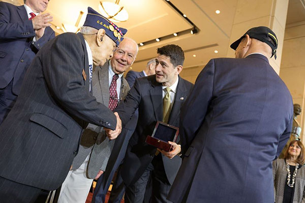 Filipino veterans receive Congressional Gold Medal