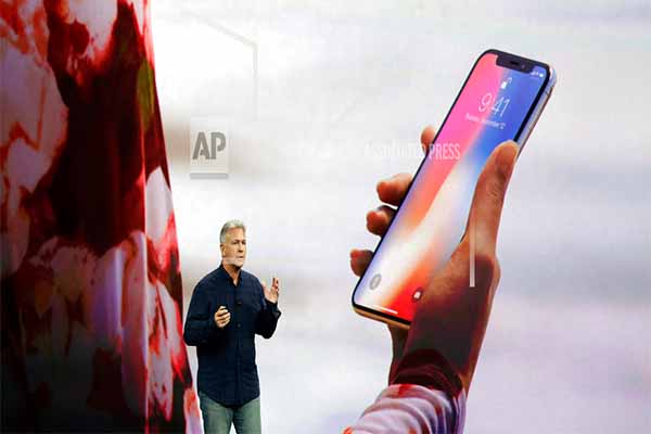 Apple quells fears over iPhone X's facial recognition