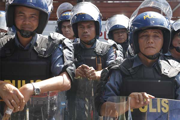 Police maintain maximum tolerance as protests continue