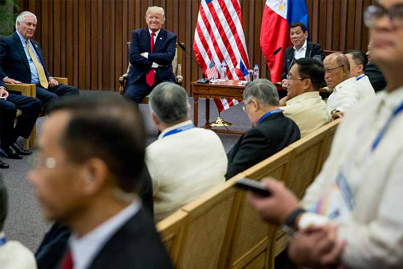 Trump avoids discussion of human rights in meeting with Duterte
