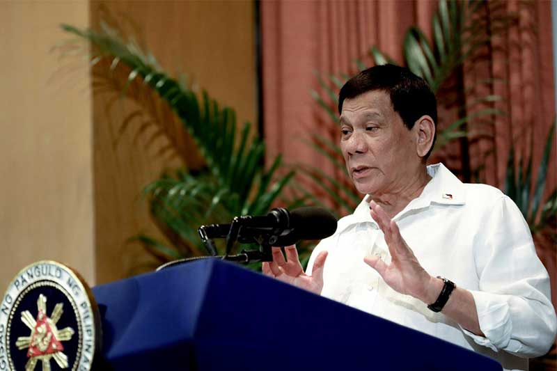 Duterte sends off 5 Vietnamese fishermen caught in sea chase