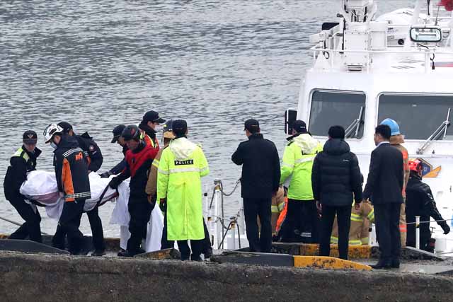 13 dead, 2 missing after boat capsizes in South Korea