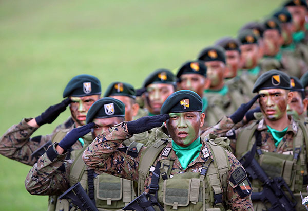 Duterte vows to double soldiersâ�� pay next year