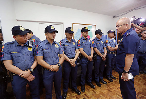 Duterte: Manila police 'a perennial pain in the a**'