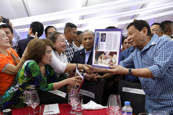 SWS: Duterte admin hits record-high â��excellentâ�� in Q4 poll