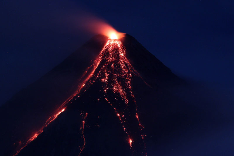 Mayon Volcano shows crack; Alert Level 4 stays