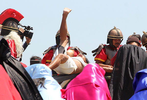 WATCH: Pampanga penitents' bloody Lenten rites