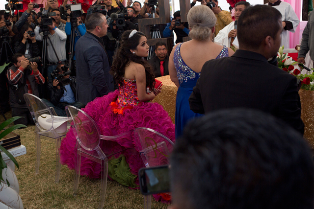 Thousands attend Mexican girl's party following viral invite 