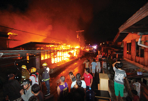 Mandaue Fire Destroys 700 Houses: 1,800 Families Left Homeless | Cebu ...