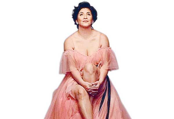 Regine returns to MOA for her 30th
