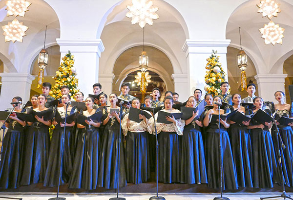 Manila Hotel lights up Christmas tree for the kids of House of Refuge Foundation