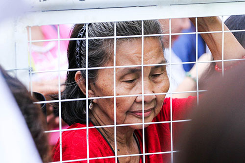 IN PHOTOS: Crowds, faces in anticipation of Pope Francis&rsquo; arrival in the Philippines