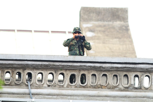 Jobless man accosted ahead of pope's Palace visit