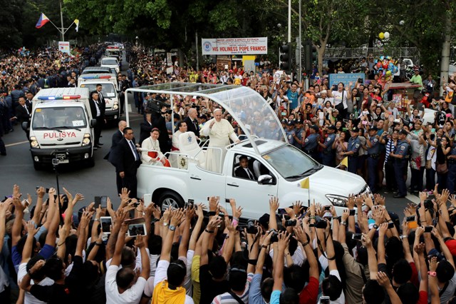 Pope to Filipino couples: Relive 'boyfriend-girlfriend' dreams