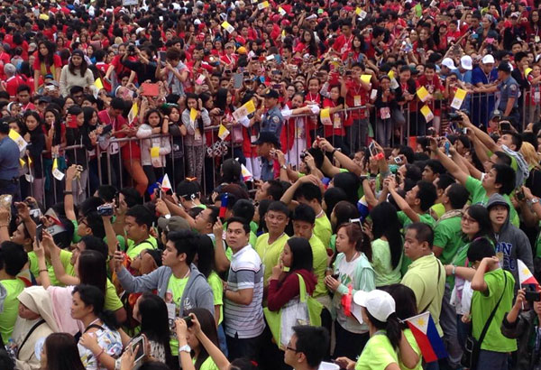 Pope to Filipinos: We need holy young people