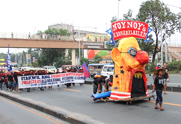 Police's dance music drowns shouts from SONA protesters