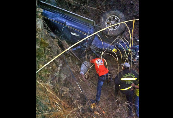 2 dead, 5 hurt as van plunges into ravine