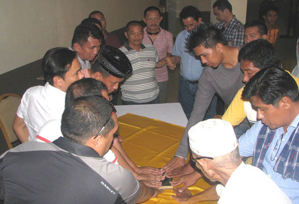 Groups swear by the Qur'an in support of Mindanao peace process