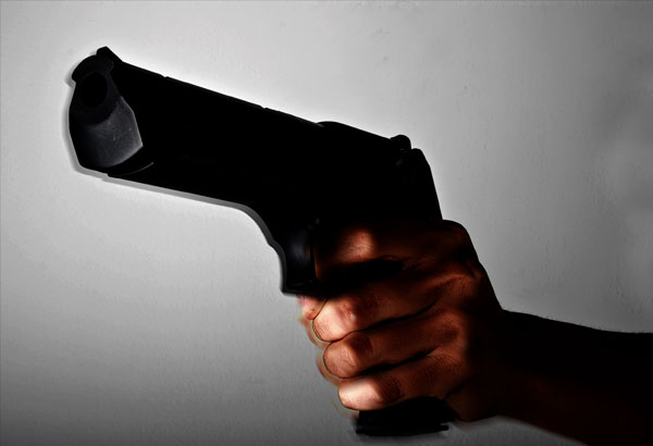 3 robbery suspects, 2 others shot dead