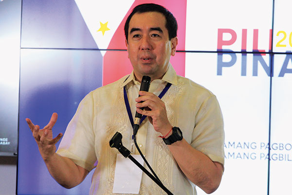 Poll chief Andres Bautista cries 'extortion' against wife