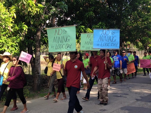 Romblon town residents picket against mining | Nation, News, The ...