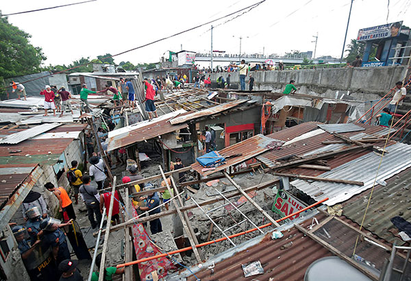 11 hurt as demolition turns violent | Philstar.com