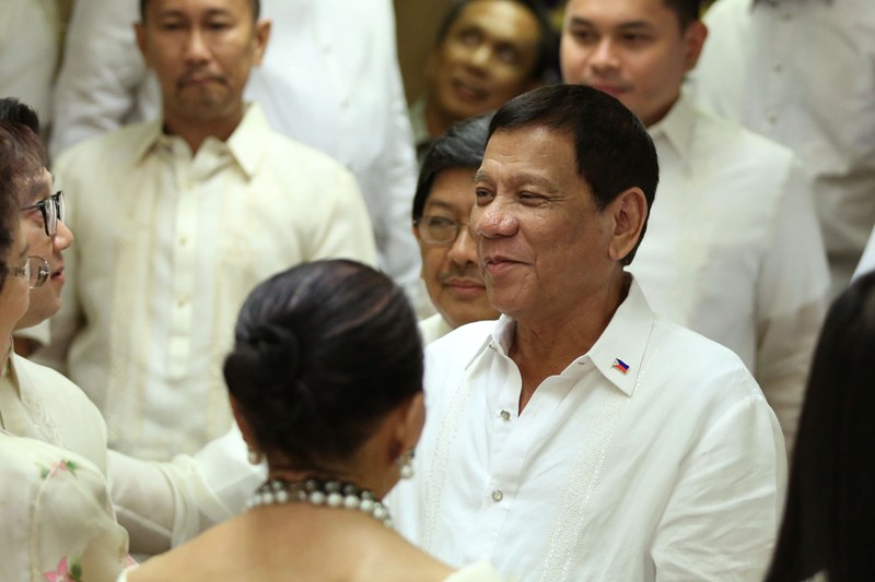 Duterte: Mayors who cannot curb drug trade will be suspended