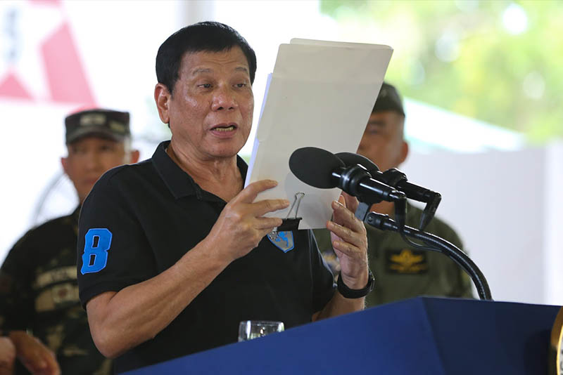 Rody warns government men: Reform or die
