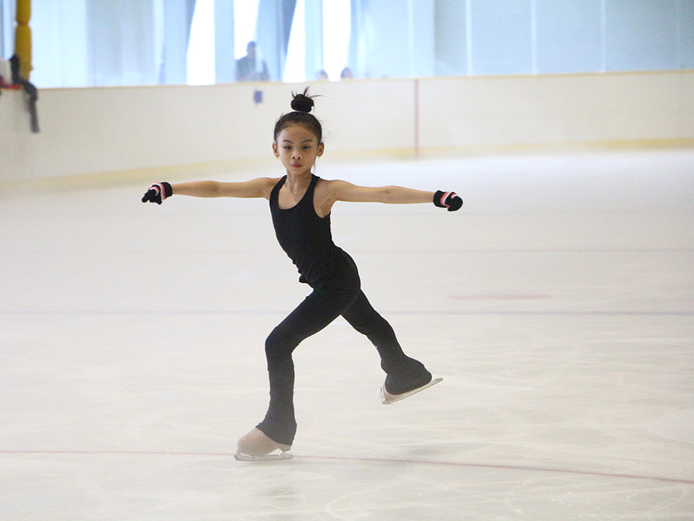 SM Seaside City Cebu hosts 2017 Philippine international ice skating camp