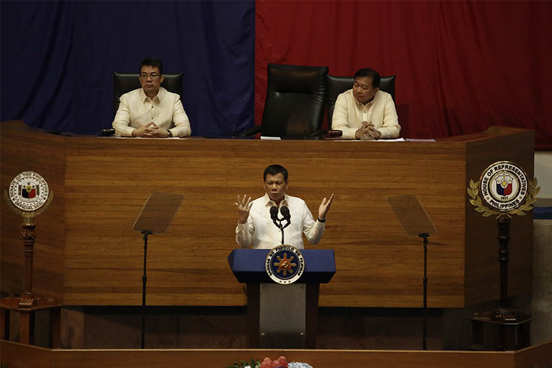 Rambling 2-hour SONA: Duterte skips key issues